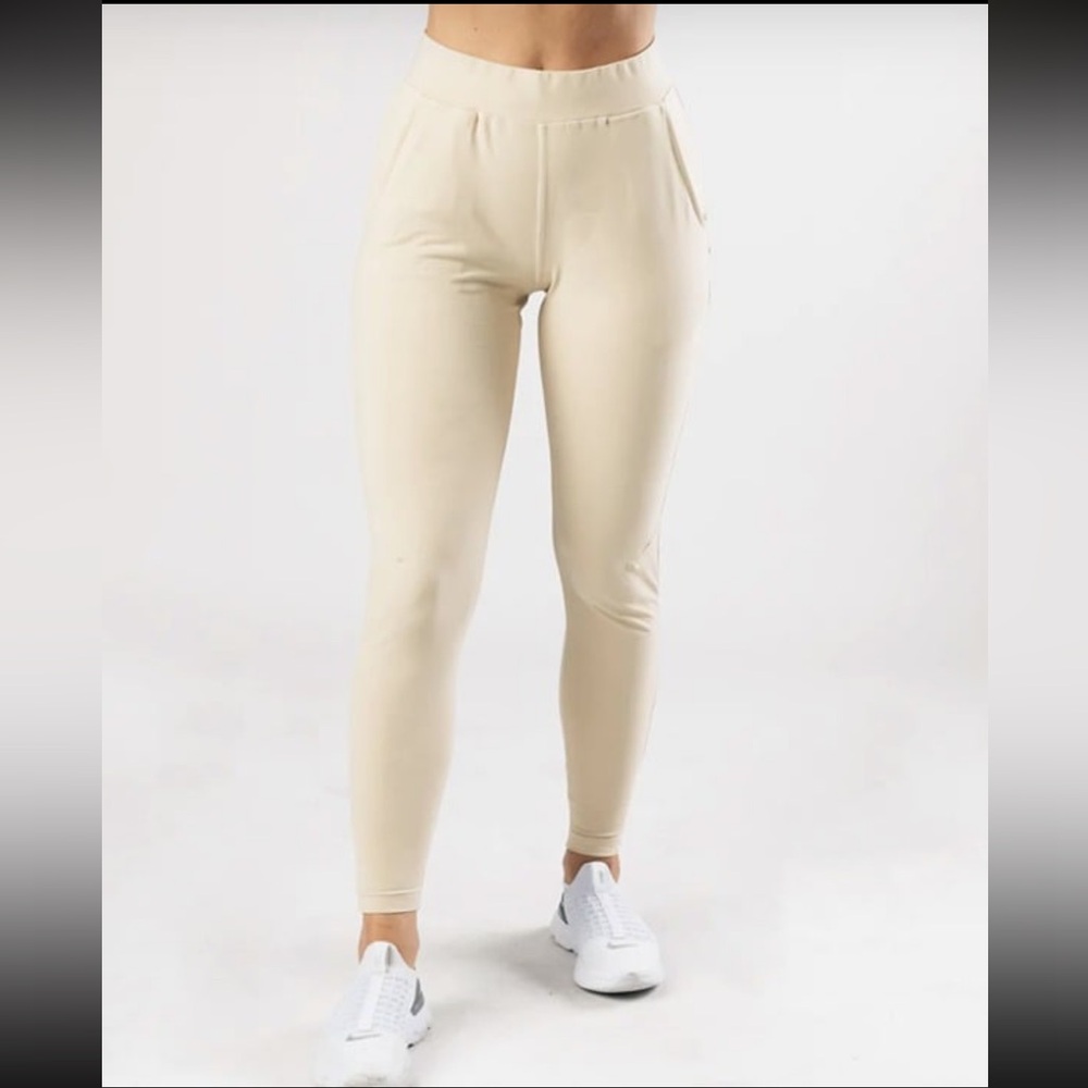 Alphalete Pro-Elite Jogger Vanilla